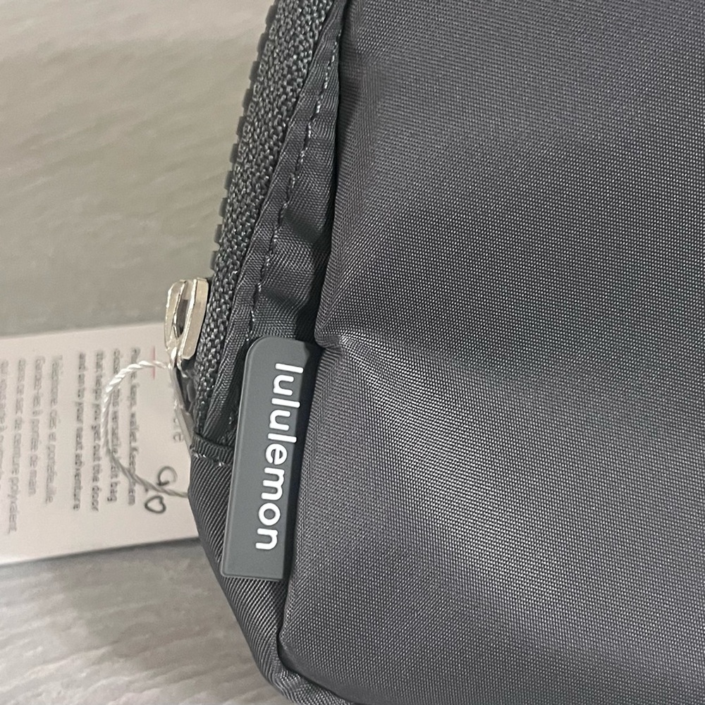 Lululemon Everywhere Belt Bag - Picture 5 of 11